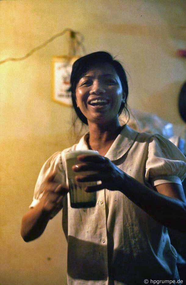 Mỗi cốc bia hơi đầy có giá chỉ hơn 1.000 đồng. Hiện tại, giá biên hơi khoảng 10.000 đồng.