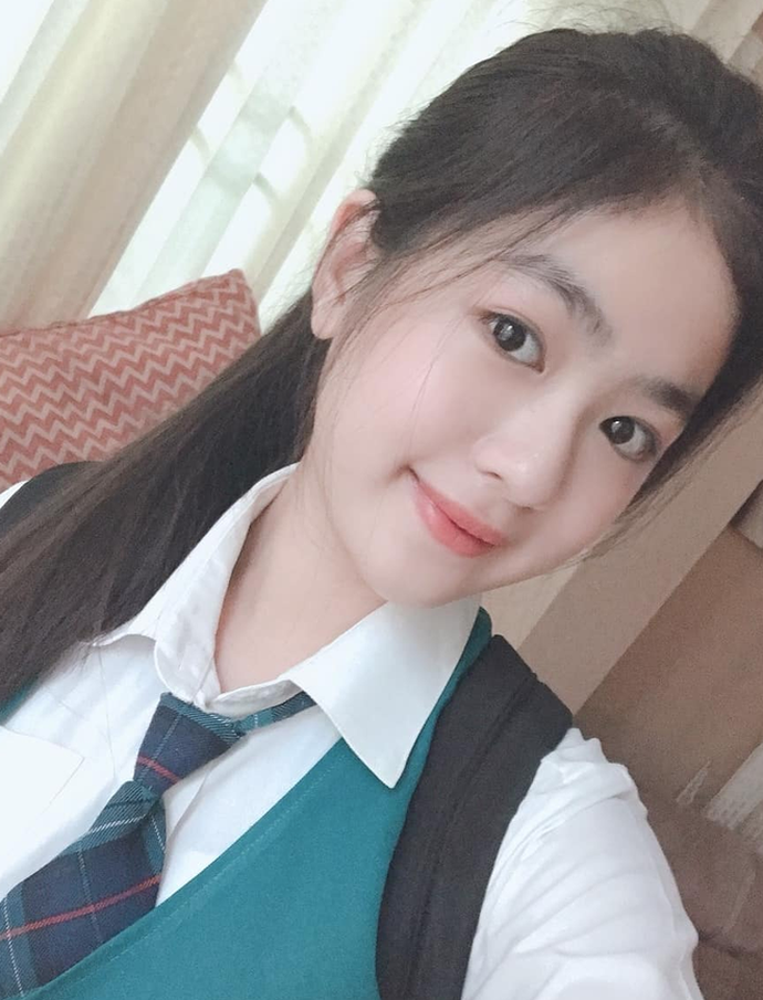 Nhờ vẻ ngoài xinh xắn, đáng yêu, Unda Kulteera Yordchang nổi tiếng khi còn rất nhỏ. Trên mạng xã hội, cô bé 13 tuổi rất được yêu mến.