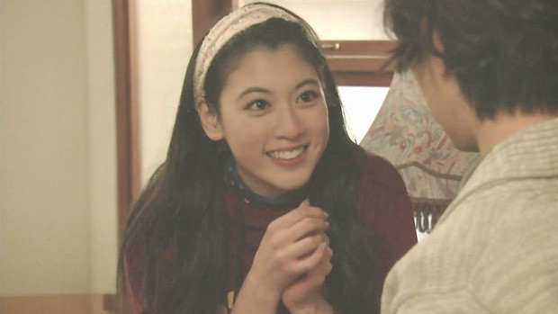 Dù sở hữu nhan sắc ngây thơ đúng kiểu gái Nhật nhưng nữ idol cũng không ngần ngại cởi đồ, thực hiện những bộ ảnh hở bạo.