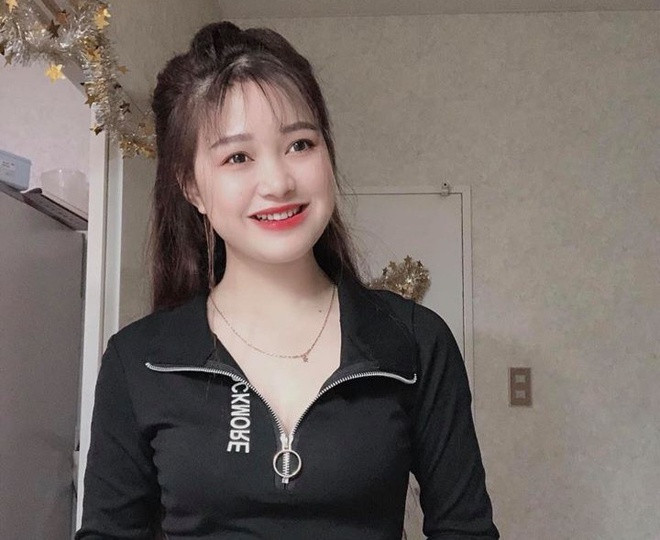 Hoài Thương nói thêm trong giai đoạn dịch bệnh căng thẳng, công việc và cuộc sống của cô cũng gặp những khó khăn nhất định. Mọi người được yêu cầu hạn chế ra ngoài và thực hiện các biện pháp phòng dịch để tự bảo vệ sức khỏe của mình.