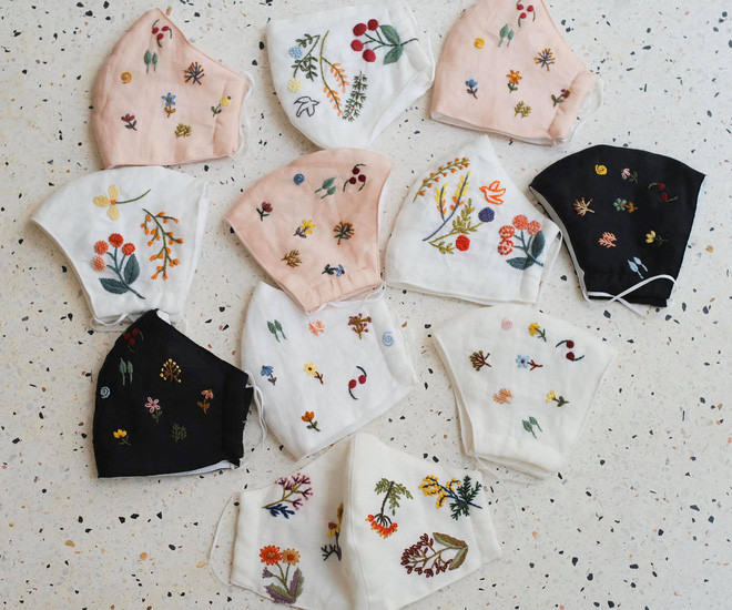 Chất liệu làm ra một chiếc khẩu trang này là loại khẩu trang vải bạn có thể tìm mua ở bất kỳ hiệu thuốc nào hoặc cũng có thể được may riêng 3, 4 lớp vải linen.