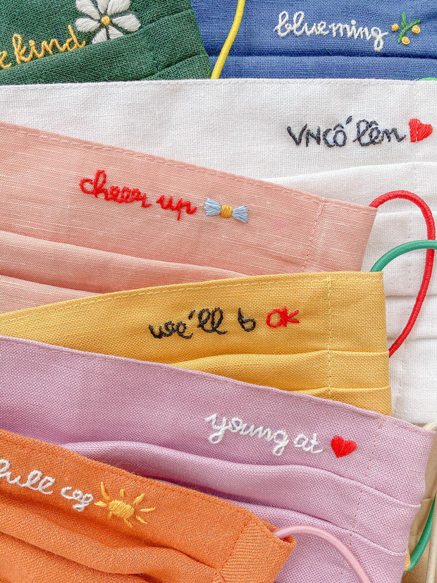 Nhiều câu quotes cũng được thêu trực tiếp lên khẩu trang cực kỳ hay ho.