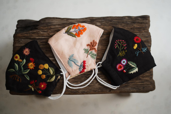 Mặc dù không hề rẻ nhưng việc bỏ ra một số tiền như vậy để sở hữu một chiếc khẩu trang độc nhất, cầu kỳ là vô cùng hợp lý.