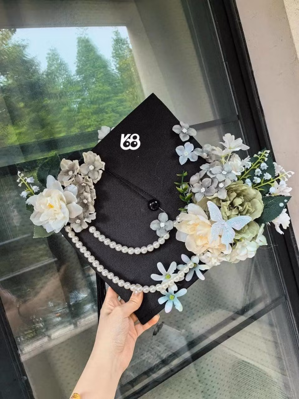 Có người còn bày tỏ mong muốn được trở lại giây phút mới tốt nghiệp để có thể một lần đội lên chiếc mũ xinh đẹp như vậy.