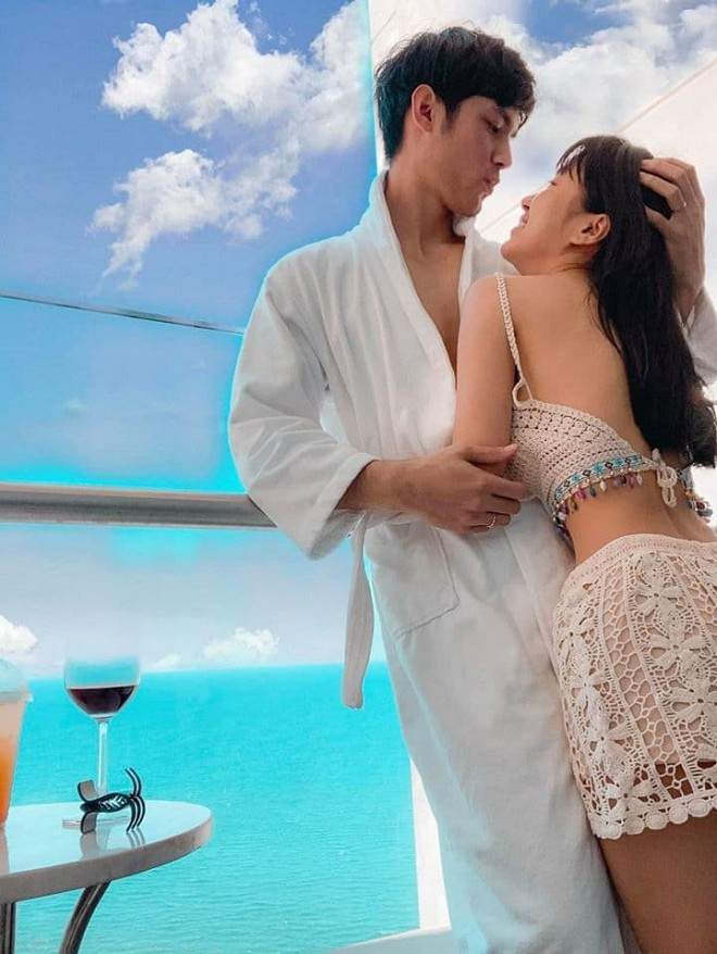 Chính vì vậy, khi xuất hiện cùng Trang Anna nhiều người vô cùng bất ngờ. Đặc biệt chuyện yêu Trang Anna từ cái nhìn đầu tiên sau đó qua Việt Nam cầu hôn bạn gái của Pre đã khiến nhiều người ngưỡng mộ. Chính Pre cũng tuyên bố không quan tâm đến quá khứ của bạn gái.