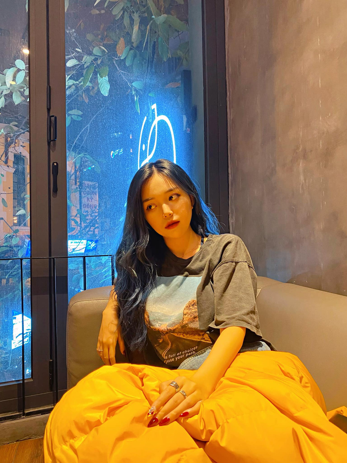 Nhờ ngoại hình thu hút, các nói chuyện dễ thương, vui vẻ nên Linh Ngọc Đàm sở hữu số lượng fan cực khủng.