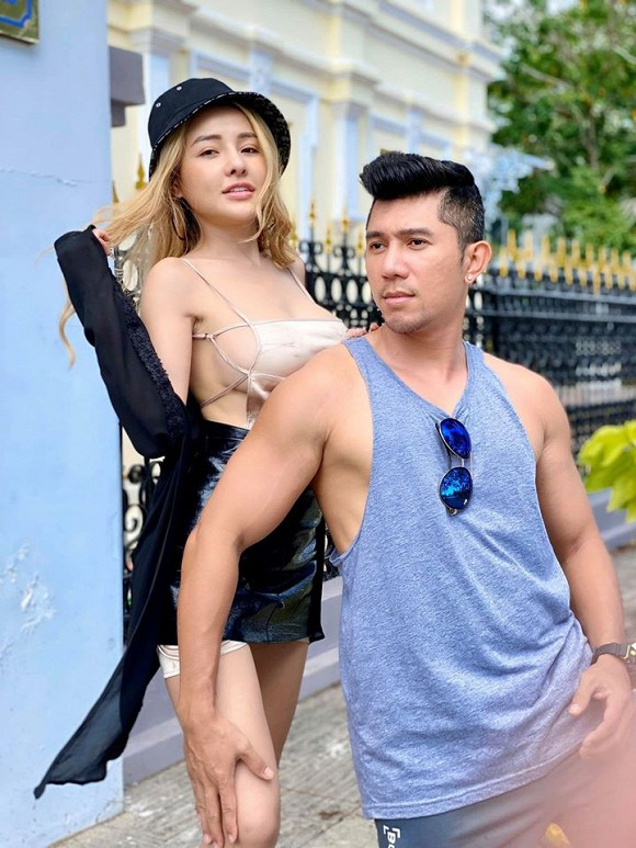 Ngân 98 và Lương Bằng Quang hiện là cặp đôi tai tiếng nhất showbiz Việt. Cả hai cùng đi phẫu thuật thẩm mỹ, hôm trước phát ngôn không tốt về đối phương hôm sau đã thấy ngủ chung,...