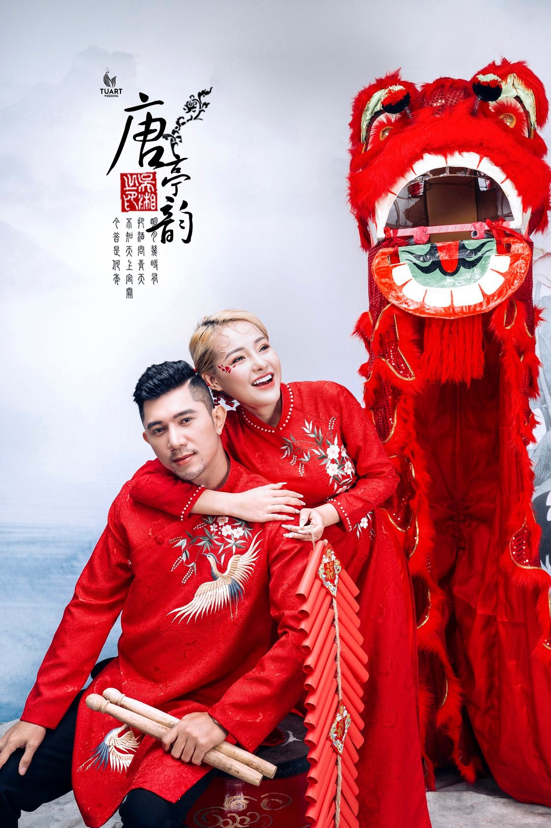 Thậm chí, cộng đồng mạng đã quá quen với việc cặp đôi "tạo nét" trên mạng xã hội nên bỗng dưng chụp hình bình thường, ai cũng thấy lạ.