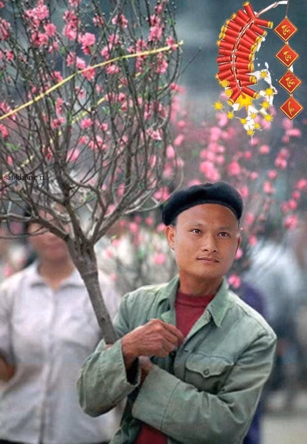 Chẳng vương giả như đồng đội, "người không phổi" Trọng Hoàng dù thành công tại SEA Games 30 vẫn phải đi buôn đào kiếm thêm thu nhập. Trông anh chàng như trai bản về xuôi để buôn bán.