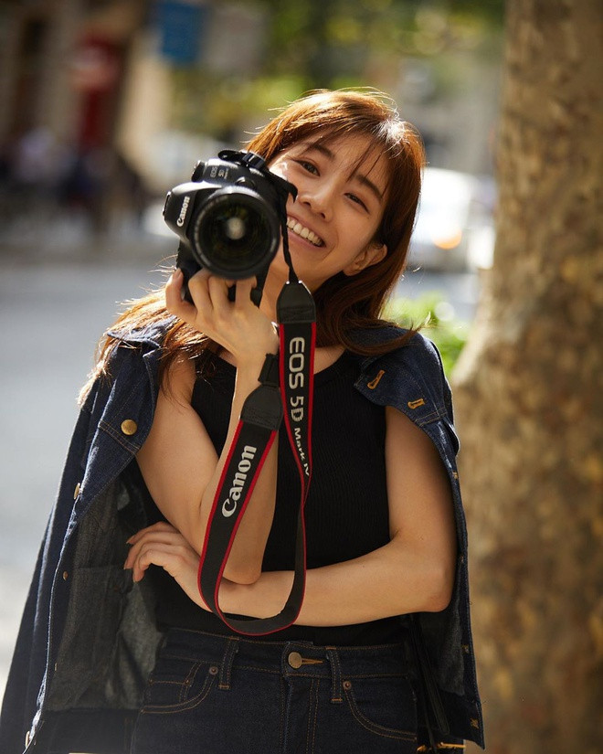 Nữ MC người Nhật sinh năm 1986, cô sinh ra ở Mỹ, sau đó được bố mẹ đưa về Nhật. Khi lên tiểu học, Minami Tanaka chuyển tới London, Anh sinh sống và sau đó tiếp tục tới San Francisco. Mãi sau này cô nàng mới trở về quê hương học tập và làm việc.