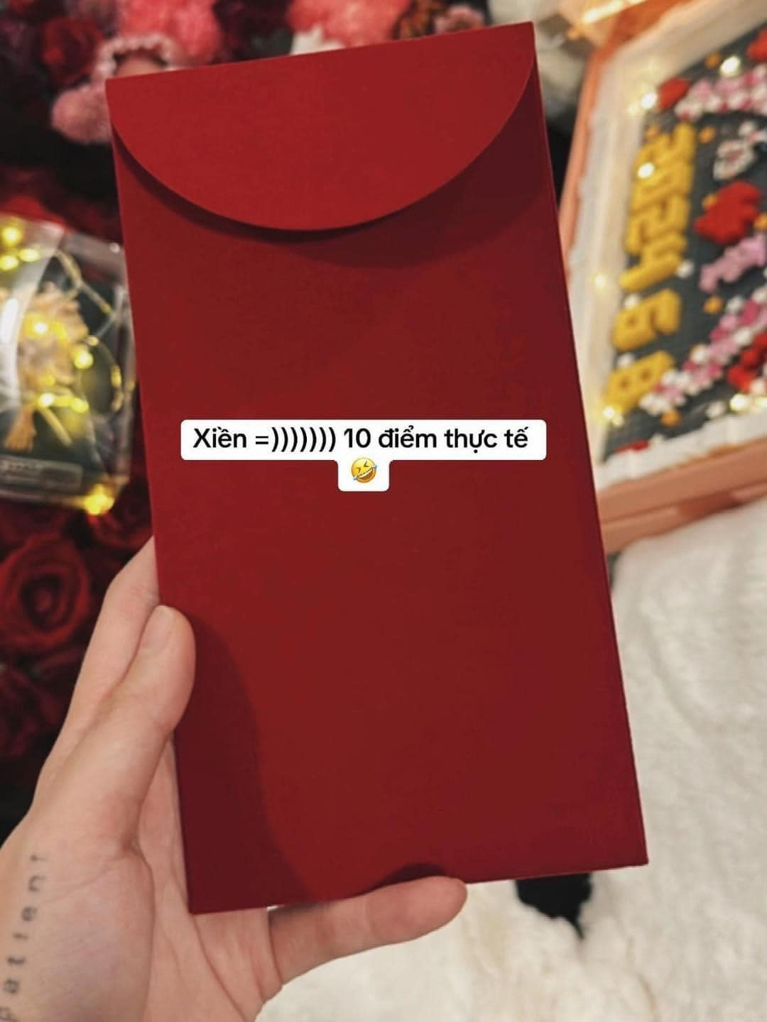 Không chỉ trang sức mà còn tặng tiền mặt.