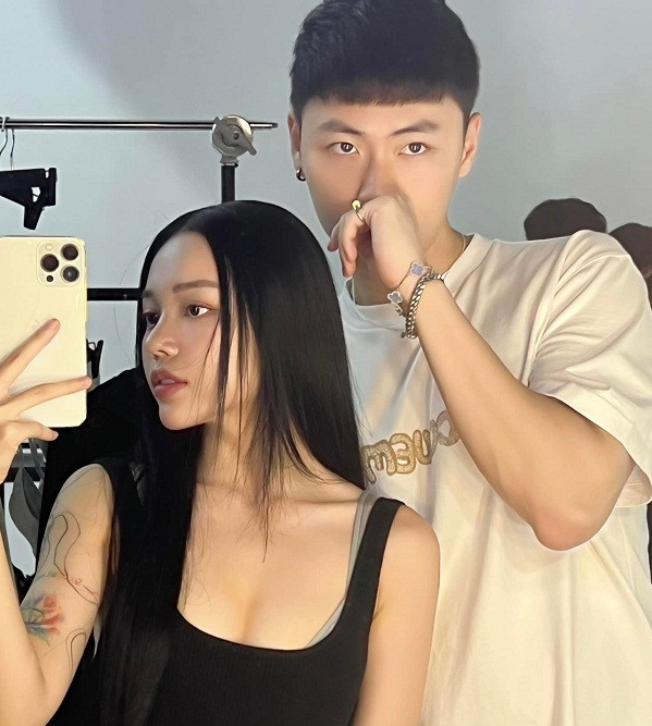 Linh Ngọc Đàm là nữ streamer nổi tiếng bởi vẻ ngoài xinh xắn và khả năng chơi game khá "đỉnh". Cô nàng hiện sở hữu 5,1 triệu lượt theo dõi trên Facebook và 4,8 triệu lượt theo dõi trên Instagram.