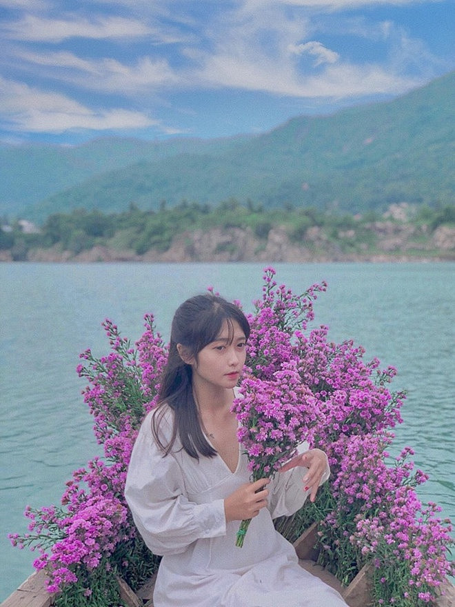 Cuối cùng, từ một nữ sinh cuối cấp nặng 75 kg, Thanh Vy giảm được 20 kg và trở thành một thiếu nữ xinh xắn, "mình hạc xương mai" chỉ sau 4 tháng để kịp đi casting vai diễn.