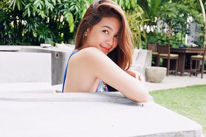 Nhờ vẻ ngoài cuốn hút, đặc biệt sở hữu đôi mắt "biết nói", Samantha Rimando cực kỳ được yêu thích qua các clip Tiktok. Hot girl Philippines cũng được nhân xét là sạch scandal.