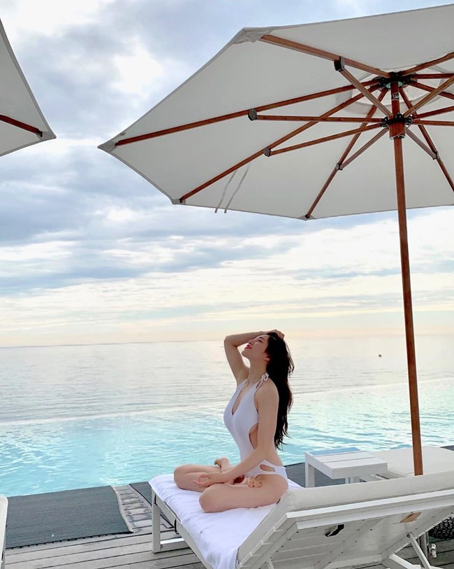 Cô nàng có một cơ thể cực kỳ dẻo dai do luyện tập yoga lâu năm. Nữ HLV từng chia sẻ yoga khiến tinh thần cô được thoải mái, thúc đẩy tuần hoàn máu, tăng cường trí nhớ...