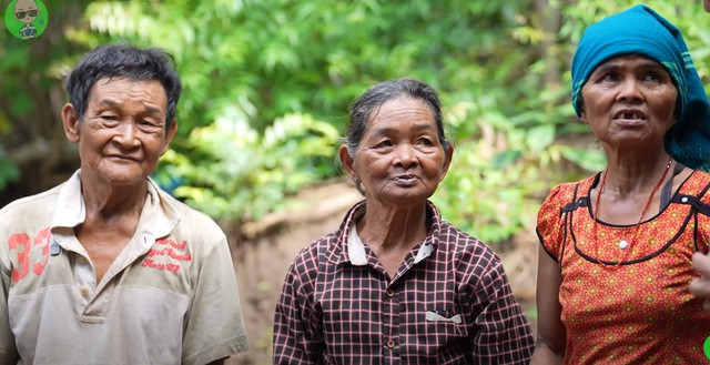 Hiện tại cả 3 người sinh sống trên núi cao, thỉnh thoảng mới về làng. Trong suốt 20 năm, 3 người cùng làm đi làm nương, chăn nuôi lợn, trâu, bò, gà, vịt,...