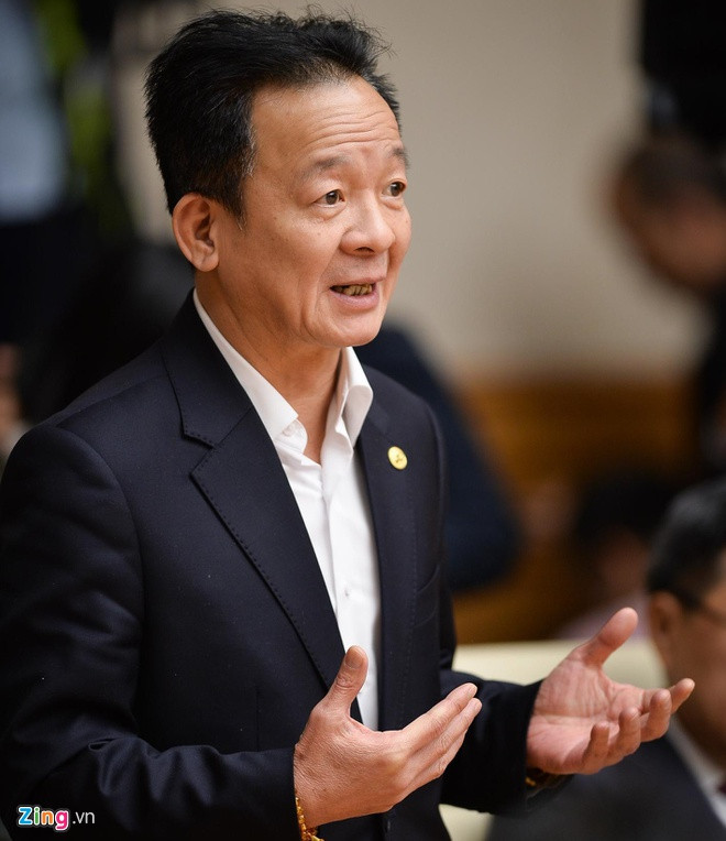 Bau Hien tiet lo dieu khoan soc trong hop dong dua Van Hau sang Ha Lan thi dau