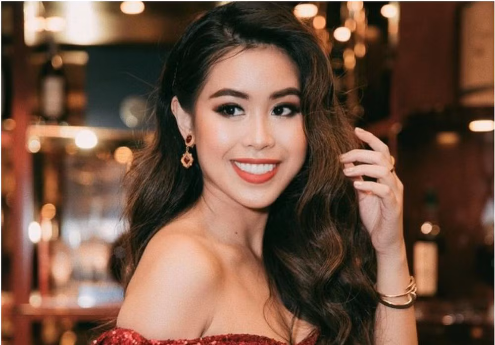 Lo sợ con gái sẽ làm ảnh hưởng tới những người khác khi đi máy bay thương mại, vợ chồng đại gia Johnathan Hạnh Nguyễn đã chi tiền thuê chuyên cơ riêng đón ái nữ về Việt Nam điều trị.