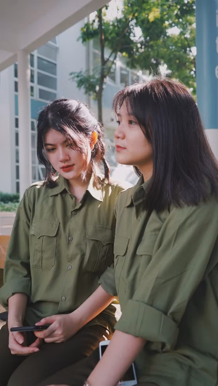 Những ngày tháng tuy phải vất vả nơi thao trường nhưng cũng là cơ hội để các cô cậu học trò làm quen, chia sẻ, gần gũi với nhau hơn trong cuộc sống cũng như học tập.