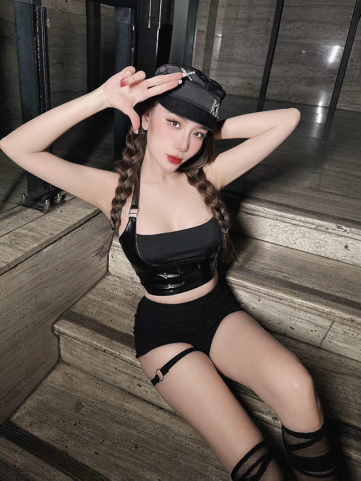 Trước khi theo công việc DJ, Mỹ nhân sinh năm 1992 này từng theo học tại Học viện Múa quốc gia Việt Nam.