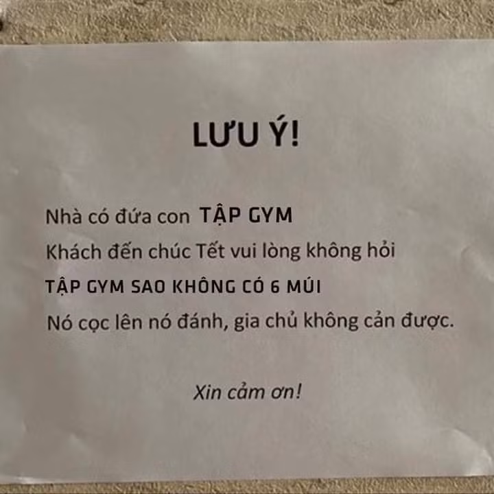 Tết là vui vẻ không "quạu", tránh bị các thể loại "bà hàng xóm", "cô đầu ngõ" hỏi vô duyên thì tốt nhất nên dán luôn biển cảnh báo ở ngoài cửa cho cẩn thận.