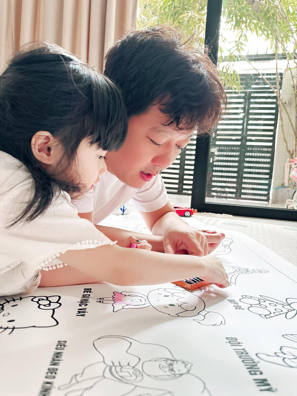 Trường Giang cho biết con gái có ngoại hình giống mẹ nhưng tính cách lại nhí nhố, hài hước y hệt bố.