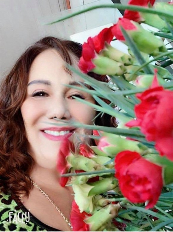 "Cô dâu 65 tuổi" Nguyễn Thị Hoa ở Đồng Nai đăng ảnh trẻ trung khó nhận ra.