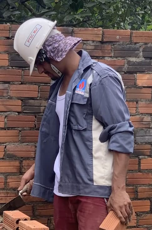 Qua những hình ảnh này, cô dâu 65 mong muốn cộng đồng mạng đừng "ném đá" mà hãy ủng hộ chuyện tình yêu của họ.