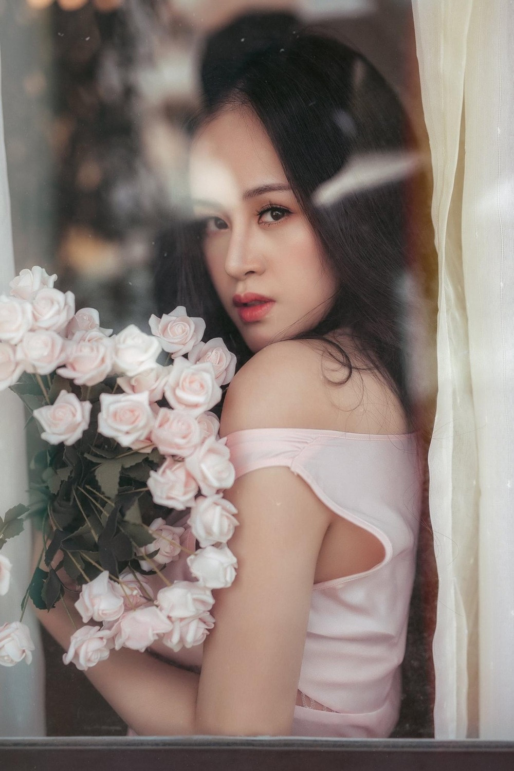 Khi được hỏi vì sao lại quyết định "ở ẩn" dù tên tuổi lúc bấy giờ của Huyền Anh có thể nói là trải khắp cộng đồng mạng và được nhiều người biết đến thì người đẹp này cho hay: "Tôi cần sự yên tĩnh trong tâm hồn và lắng lại một chút."