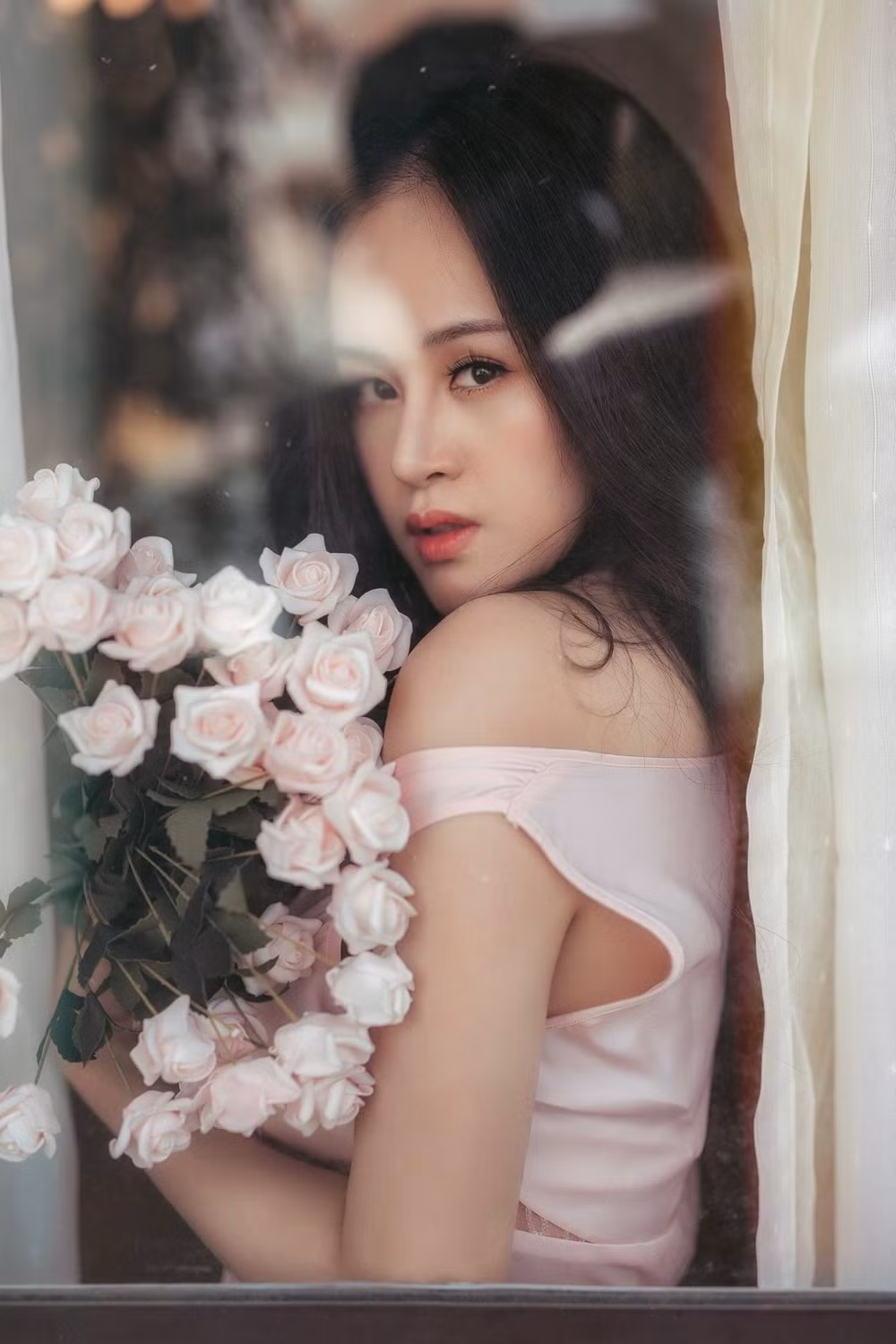 Khi được hỏi vì sao lại quyết định "ở ẩn" dù tên tuổi lúc bấy giờ của Huyền Anh có thể nói là trải khắp cộng đồng mạng và được nhiều người biết đến thì người đẹp này cho hay: "Tôi cần sự yên tĩnh trong tâm hồn và lắng lại một chút."