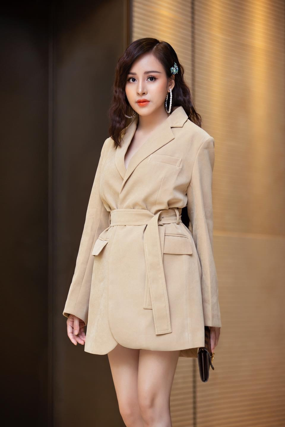 Gương mặt với biểu cảm thiếu tự nhiên sau khi thẩm mỹ của "bà Tưng" Huyền Anh.