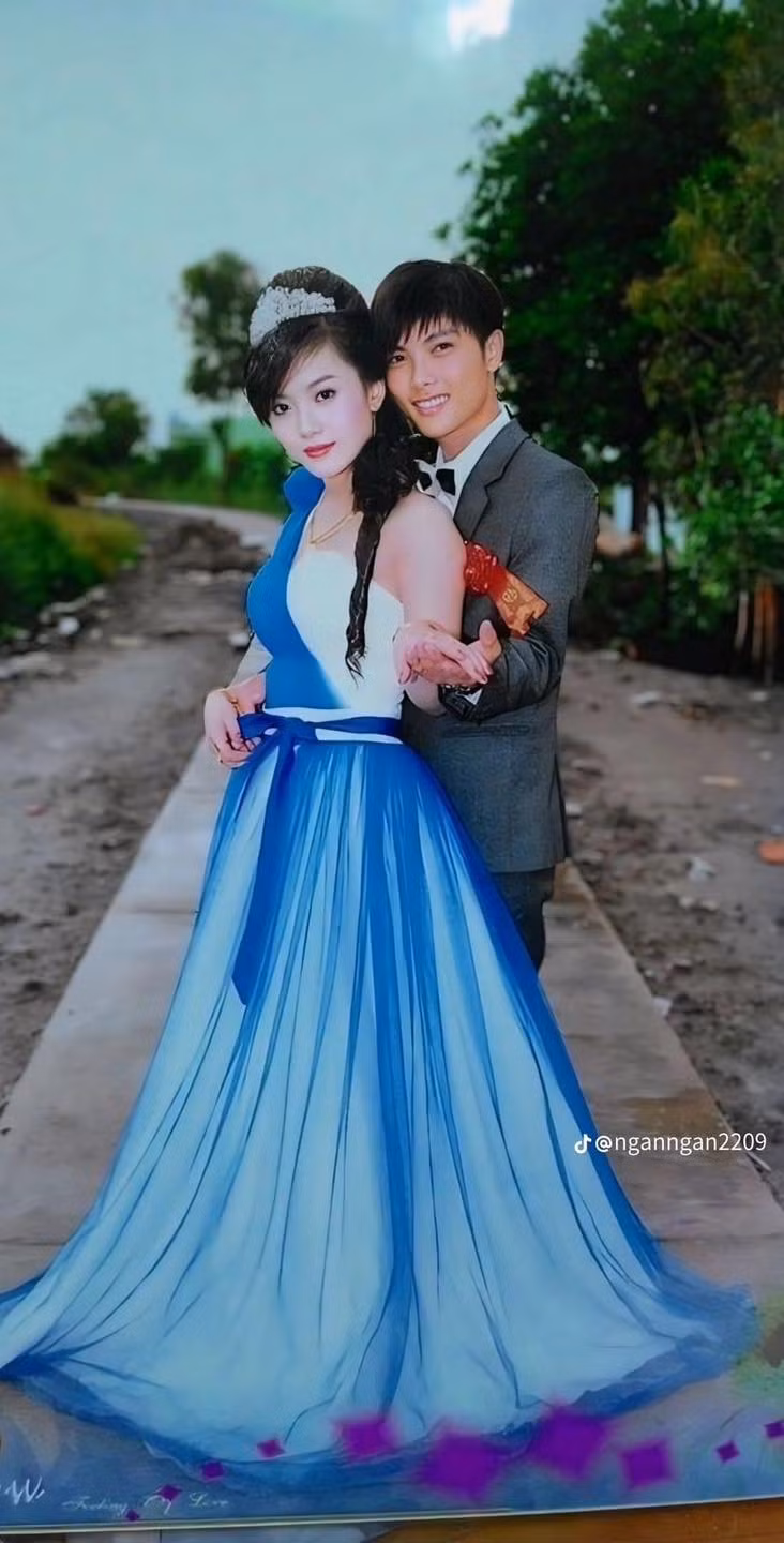 Chụp ảnh cưới giữa đường làng...