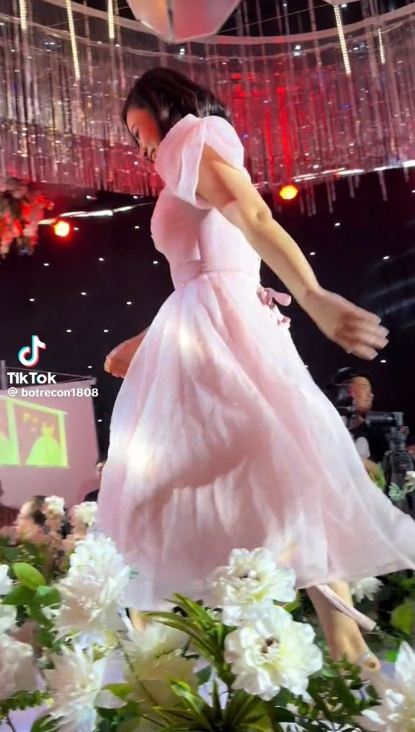 Một người trong hội người yêu cũ của chú rể.