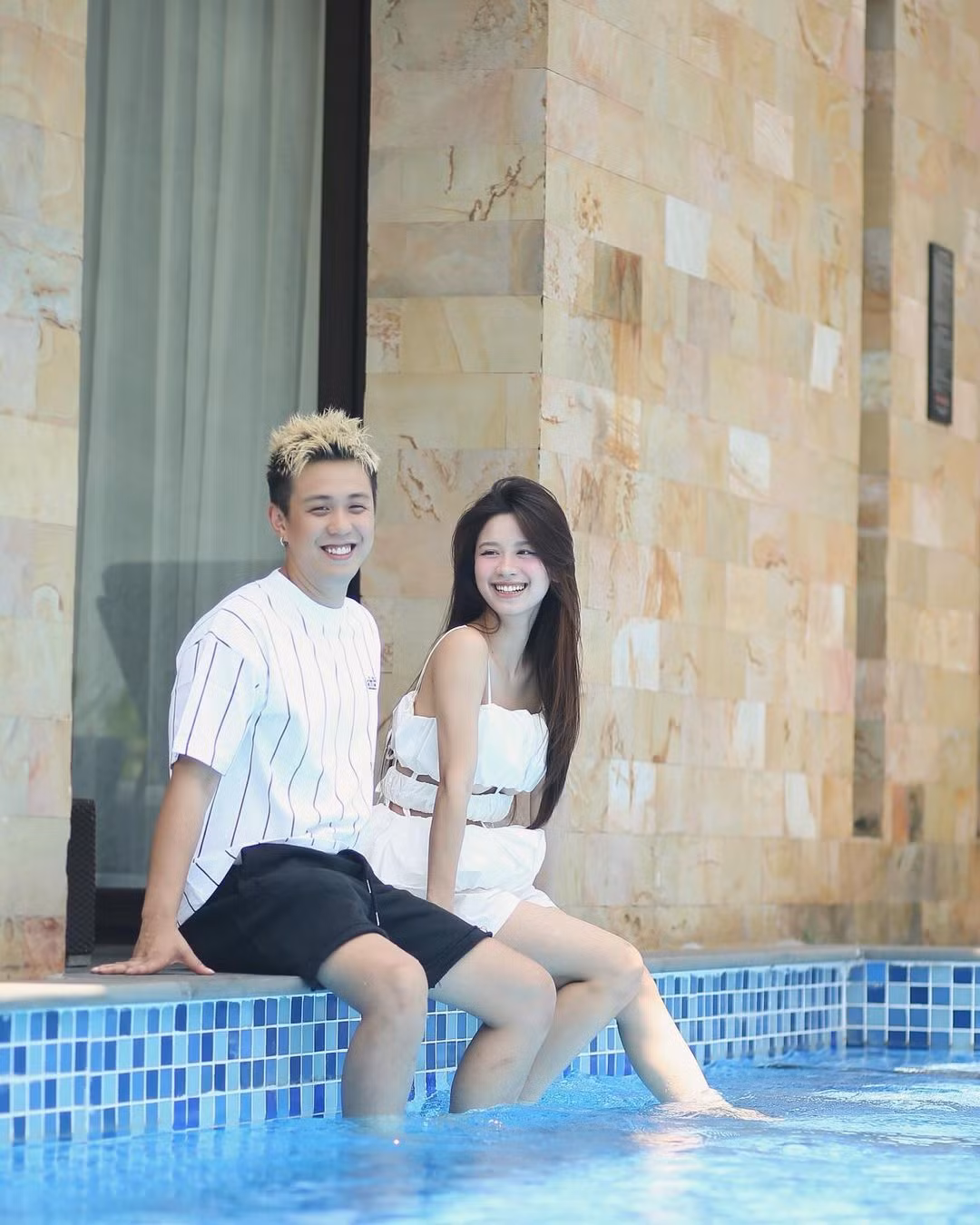 Chuyện tình của nàng "hot girl tạp hóa" và Huyme được nhiều người ngưỡng mộ.