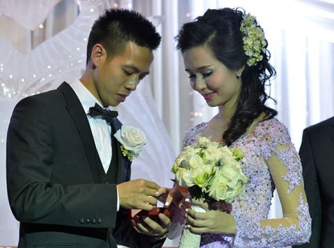 Là con gái của đại gia nên năm 2015, đám cưới của Huyền Mi và Văn Quyết từng thu hút sự chú ý của truyền thông bởi độ hoành tráng.