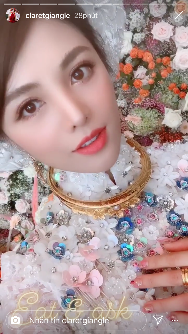 Thế nhưng nhìn vào gia tài khủng của cô nàng thì chắc chắn tiền, vàng Claret Giang Lê được nhận khủng hơn nhiều số mà cô khoe trên mạng xã hội.