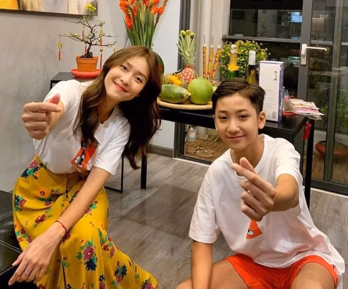 Là một trong những hotgirl đình đám hiện nay, Khả Ngân còn có cậu em trai với nhan sắc “cực phẩm” tên Tuấn Kiệt.