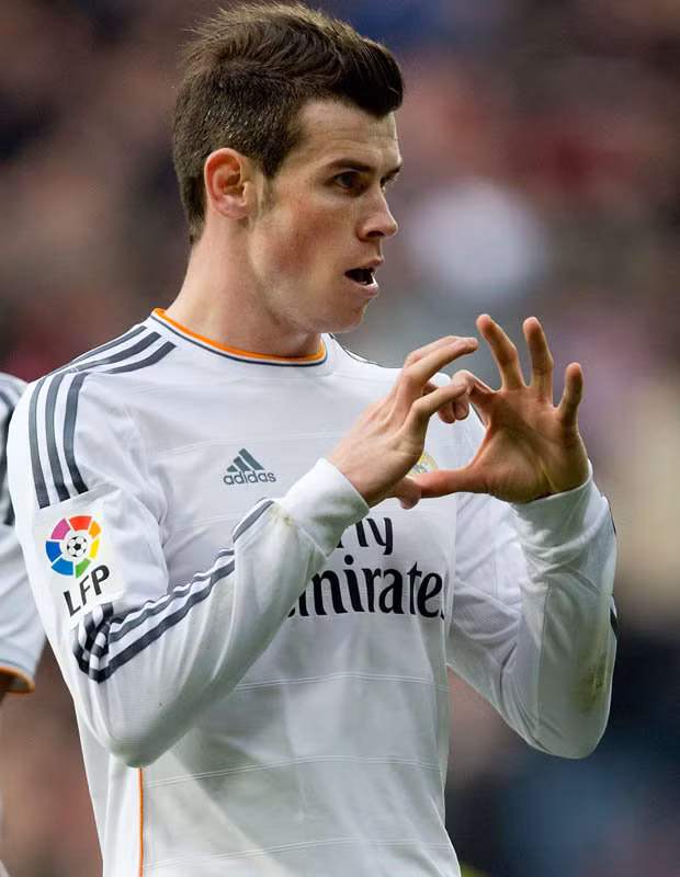 James Rodriguez (Real Madrid): James Rodriguez đang có bước thăng tiến chóng mặt trong sự nghiệp. Nếu có tài năng trẻ nào được xem là người kế tục Cristiano Ronaldo thì đó chắc chắn phải là ngôi sao người Colombia. Sở hữu kỹ thuật, nhãn quan chiến thuật và khả năng dứt điểm đa dạng, James đang dần chứng tỏ mình là mảnh ghép không thể thay thế trong dải ngân hà của sân Bernabeu.