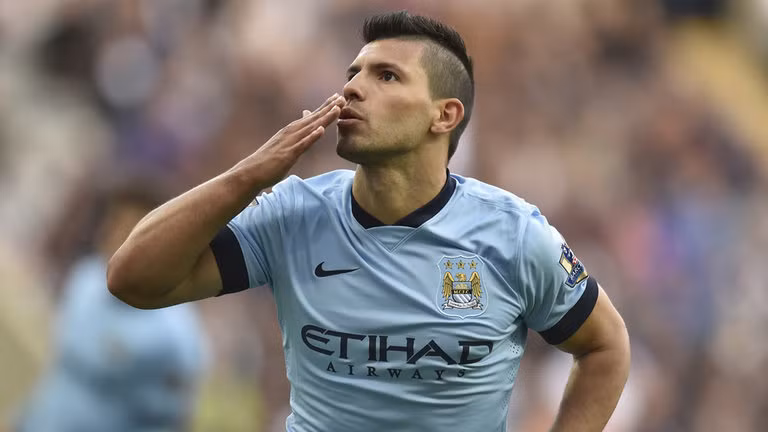 Sergio Aguero (Man City): Aguero luôn được đánh giá là một trong những tiền đạo hàng đầu thế giới nhờ khả năng săn bàn nhạy bén. Thống kê cho thấy tiền đạo người Argentina này sở hữ tỷ lệ chuyển hóa cơ hội thành bàn khá cao là 24.1%. Nếu không bị chấn thương và Man City thi đấu tốt thì El Kun hoàn toàn có thể là người được vinh danh trong đêm gala trao quả bóng vàng FIFA.