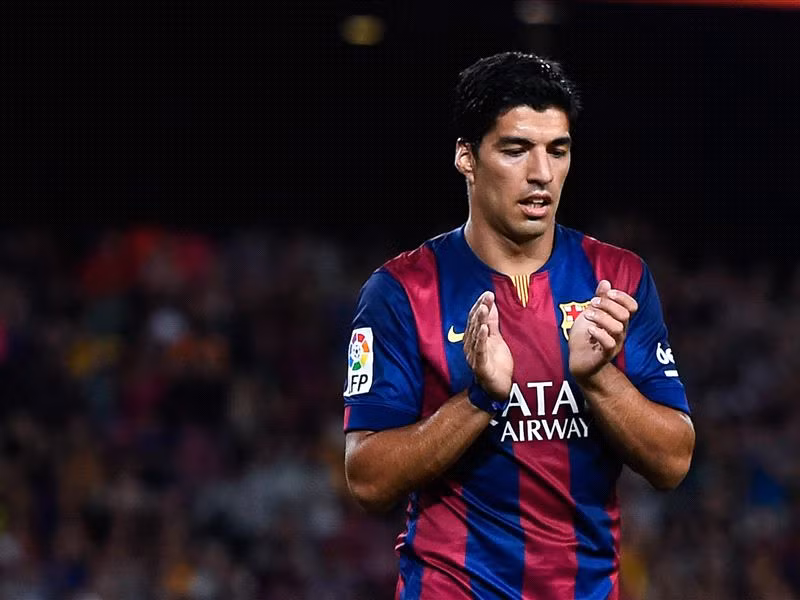 Luis Suarez (Barca): Sau quãng thời gian khó khăn đầu mùa, Luis Suarez đang dần hòa nhập khá nhanh vào lối chơi chung của Barcelona. Những pha lập công liên tiếp ở các trận đấu gần đây có thể sẽ giúp tiền đạo người Uruguay đánh thức bản năng sát thủ như khi còn khoác áo Liverpool. Nên nhớ, Suarez cũng từng khiến Cristiano Ronaldo phải toát mồ hôi hột trong cuộc chiến đến danh hiệu Chiếc giày vàng châu Âu mùa trước.