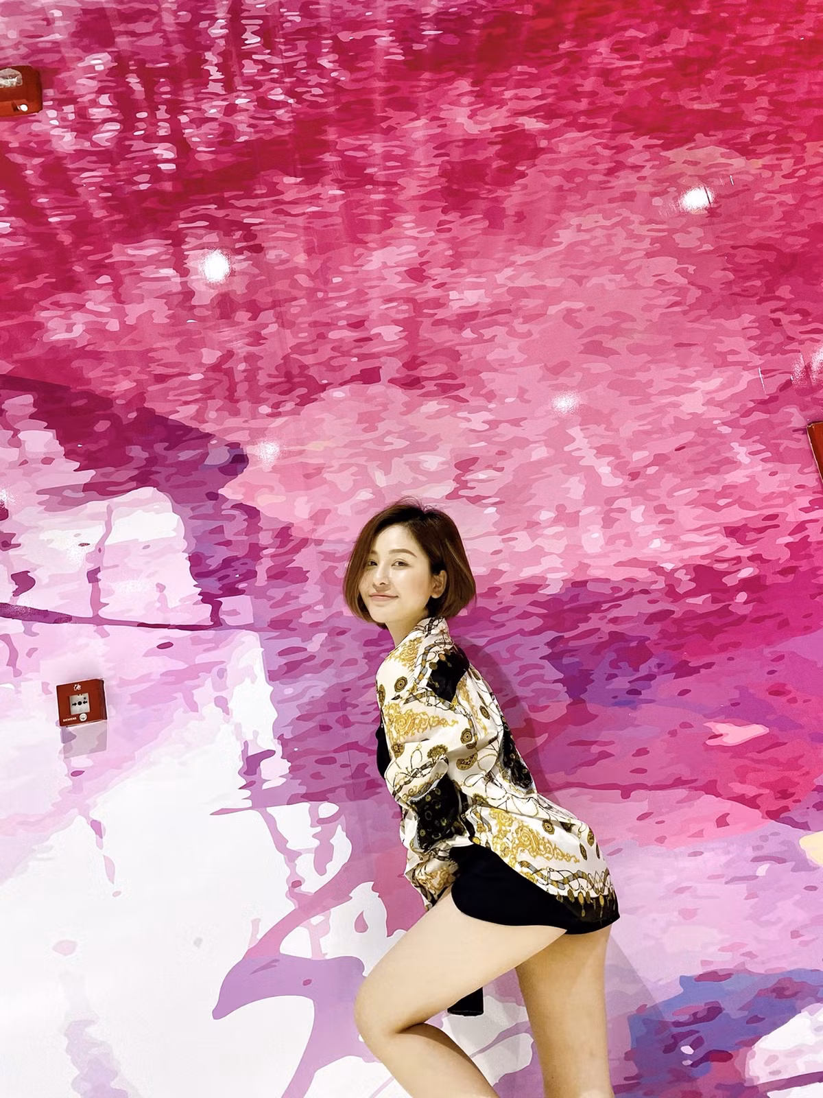 Mặc dù đã tránh xa chốn thị phi nhưng cái tên Trâm Anh vẫn nhận được sự quan tâm đặc biệt của cộng đồng mạng. Mọi bức ảnh hay trạng thái cô nàng đăng tải trên trang cá nhân đều trở thành vấn đề được nhiều người quan tâm.