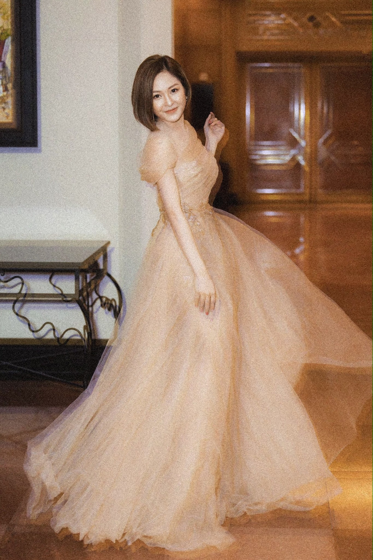 Tất cả các dự án phim ảnh, quảng cáo trước đó mà Trâm Anh đang thực hiện đều phải tạm dừng. Sau scandal, hot girl cho biết clip đã được quay từ rất lâu, cô nàng cũng không hề "cướp chồng" như thông tin đồn thổi trên mạng.