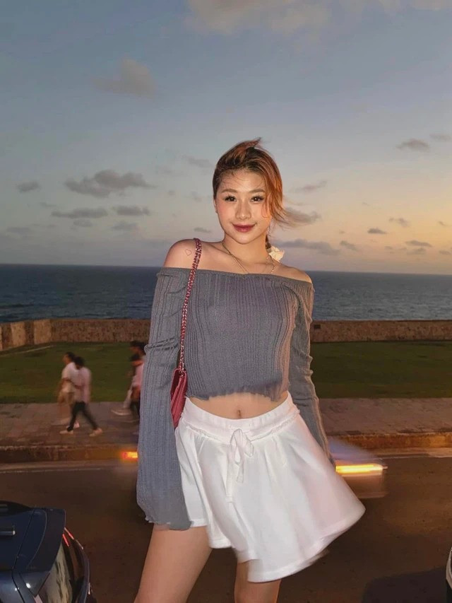 Ngoài ra trước đó, Như Phương cũng từng bị một người bạn thân "bóc phốt" trên livestream về việc luôn cố tình sử dụng thẻ đen để khoe sự giàu có. Song chiếc thẻ đó cũng không rõ "nguồn gốc" có thực sự phải của cô nàng hay không.