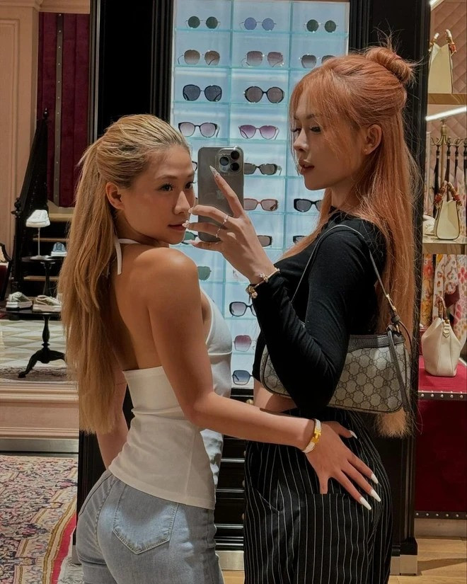 Cô nàng vẫn đăng ảnh và clip đi mua sắm sang chảnh, thanh toán bằng chiếc thẻ đen “quyền lực” cùng hội chị em thân thiết.