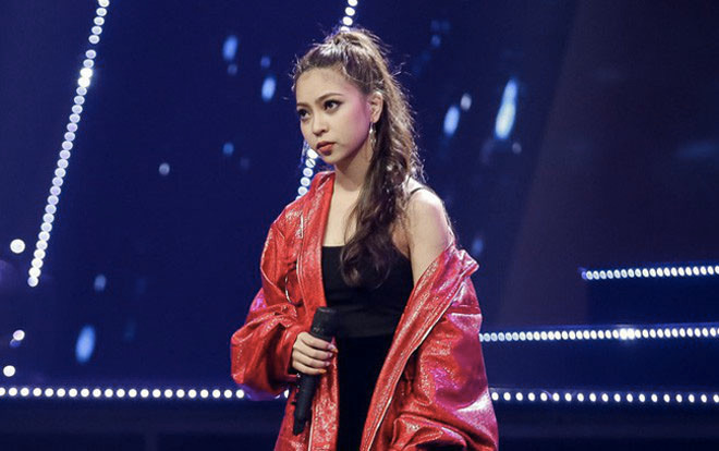 Không chỉ vậy, cô còn bị người hâm mộ tố mượn danh "bạn gái Quang Hải" để nổi tiếng, tham gia các cuộc thi, gameshow trên truyền hình. Thậm chí là ra cả MV ca nhạc dù giọng hát không có gì đặc biệt.