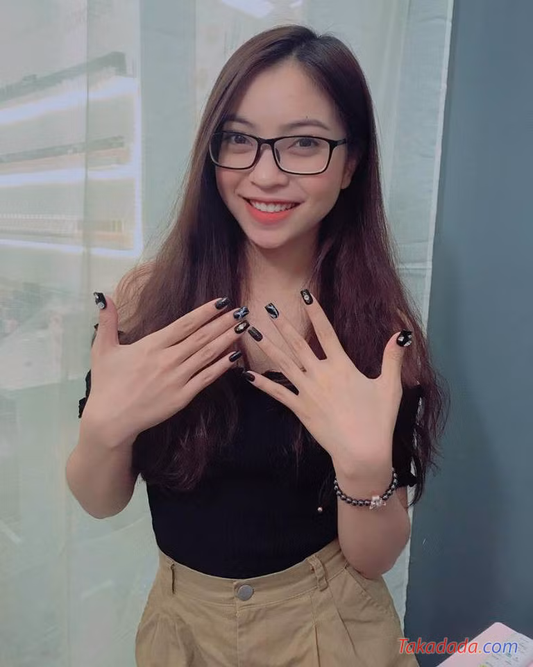 Có lẽ fans vẫn mong chờ một kết quả khác từ cầu thủ Quang Hải và Nhật Lê nhưng mọi chuyện đã quá rõ ràng rồi và nàng wag chưa sẵn sàng để lên tiếng chính thức cho chuyện tình của cả hai.