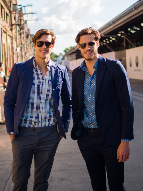 Hai anh chàng vô cùng bảnh bao khi diện vest.