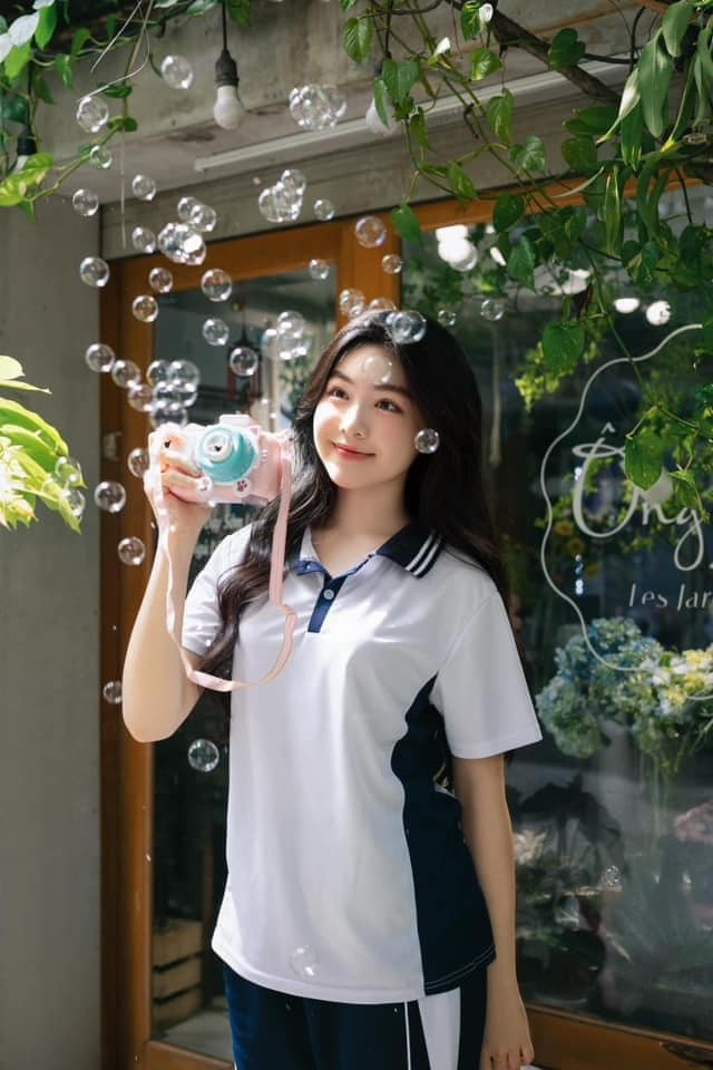 Nét đẹp trong trẻo dễ tạo thiện cảm với người đối diện.