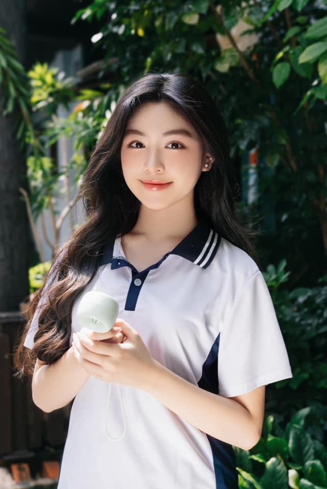 Bản thân MC Quyền Linh từng tiết lộ sẽ ủng hộ con gái theo đuổi ước mơ trở thành nhà thiết kế thời trang hoặc họa sĩ.