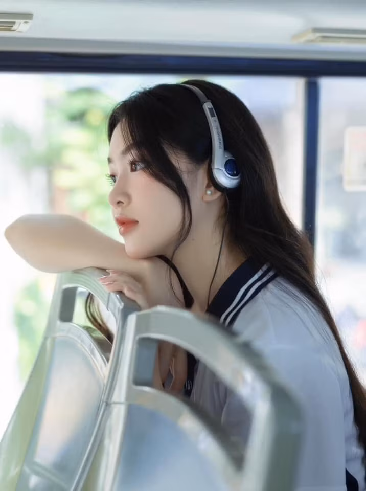 Góc nghiêng của Lọ Lem cũng khiến nhiều người xao xuyến.